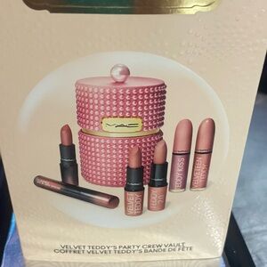 MAC"S Velvet Teddy "s Party Vault